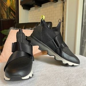 New Sorel Kinetic Streak sneaker - women 7/7.5